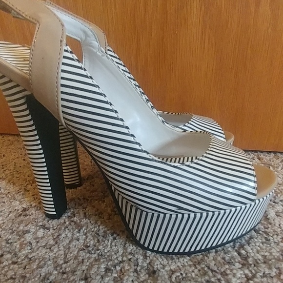 Black and white striped platforms - Picture 7 of 8